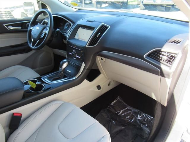 Used 2016 Ford Edge Titanium w/ Equipment Group 301A FWD image 11