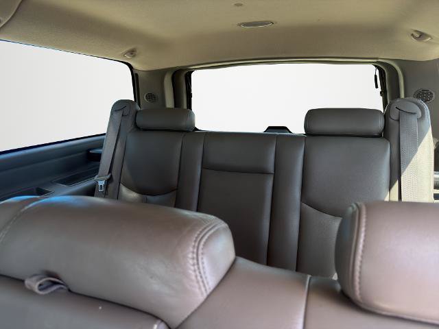 Used 2006 Chevrolet Suburban LT w/ Preferred Equipment Group AWD/4WD image 20