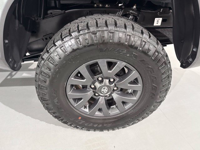 Used 2023 Toyota Tacoma SR5 w/ Technology Package AWD/4WD image 7