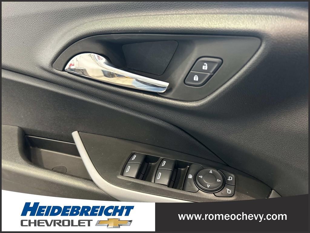 Used 2024 Chevrolet Trax RS w/ Driver Confidence Package image 11