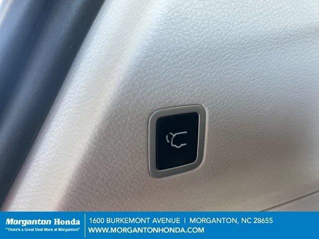 Used 2023 Chrysler Voyager LX FWD image 32