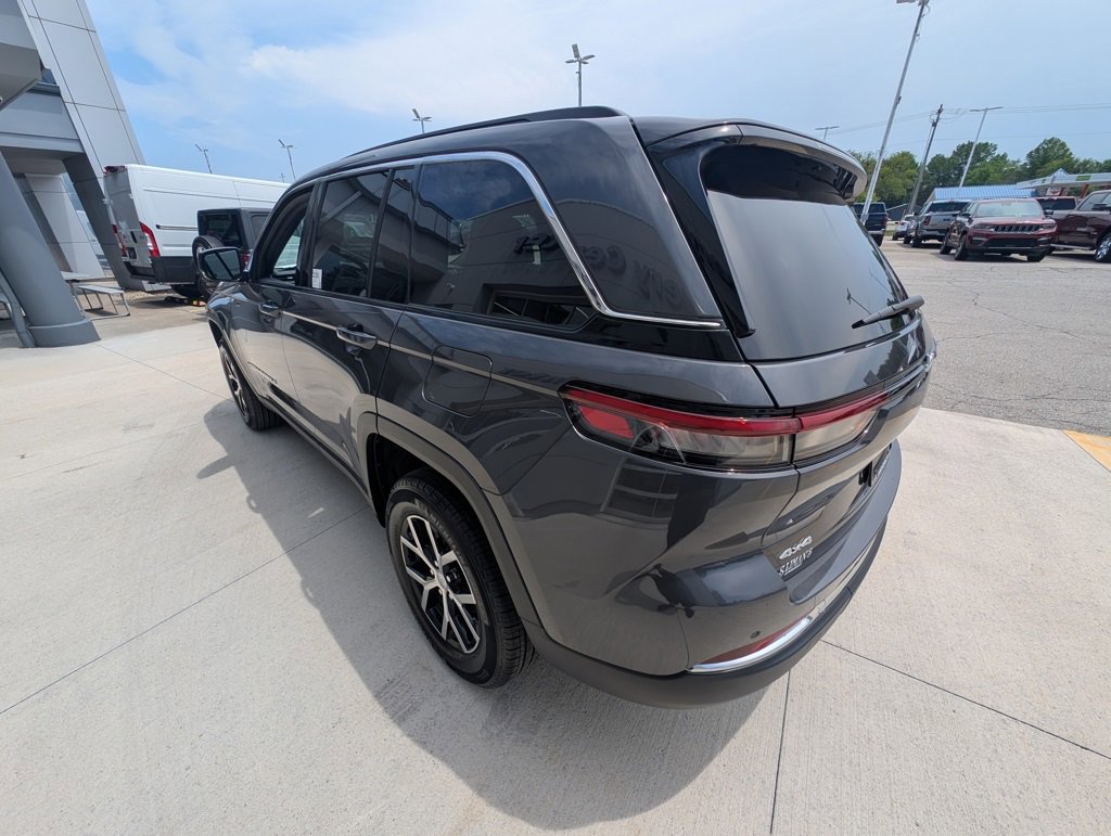 Used 2024 Jeep Grand Cherokee Limited image 6