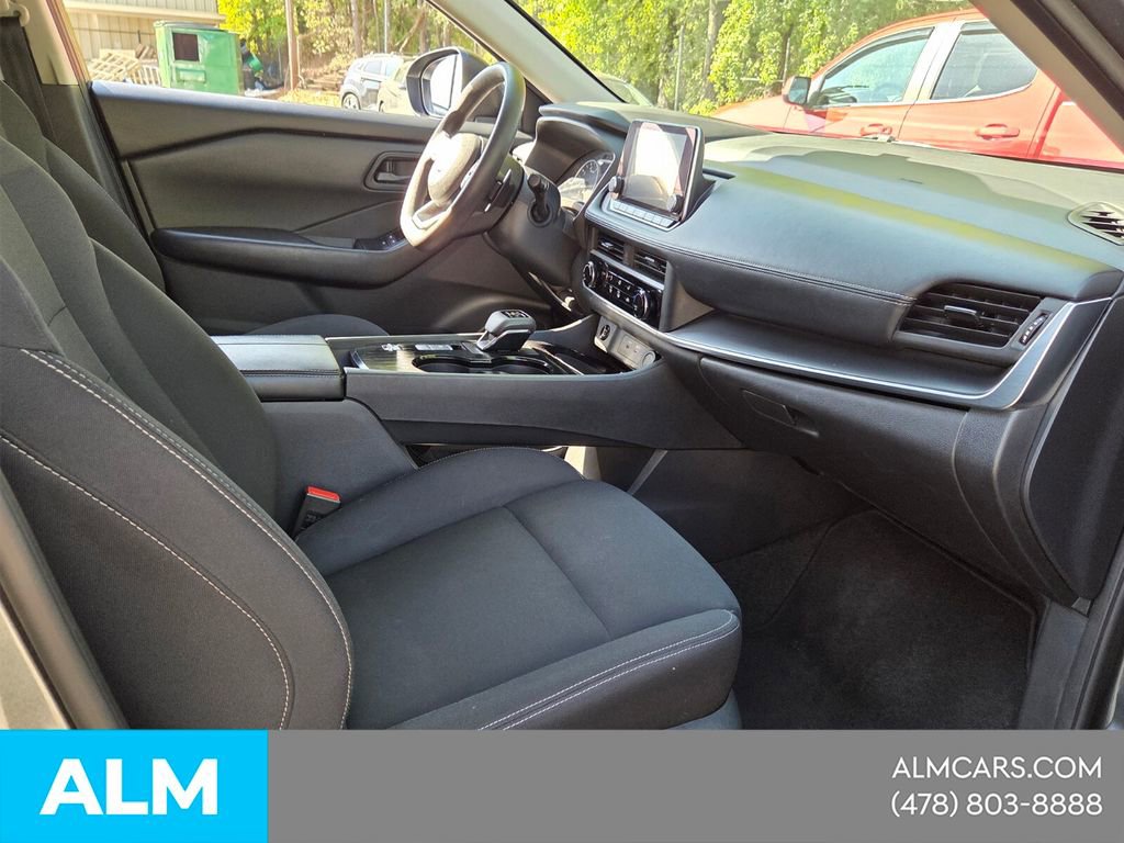 Used 2024 Nissan Rogue S image 13