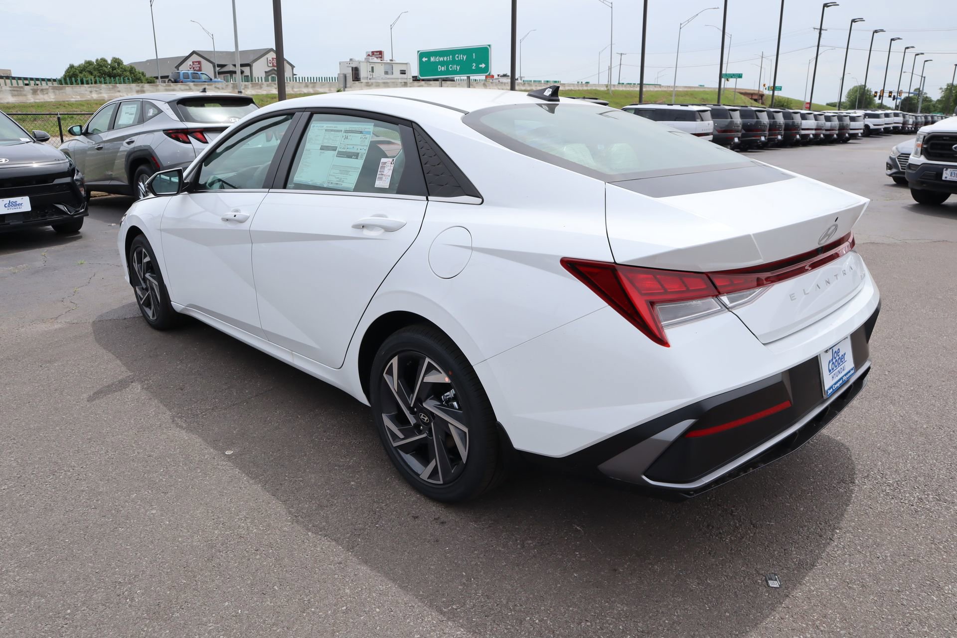 New 2026 Hyundai Elantra Limited FWD image 25