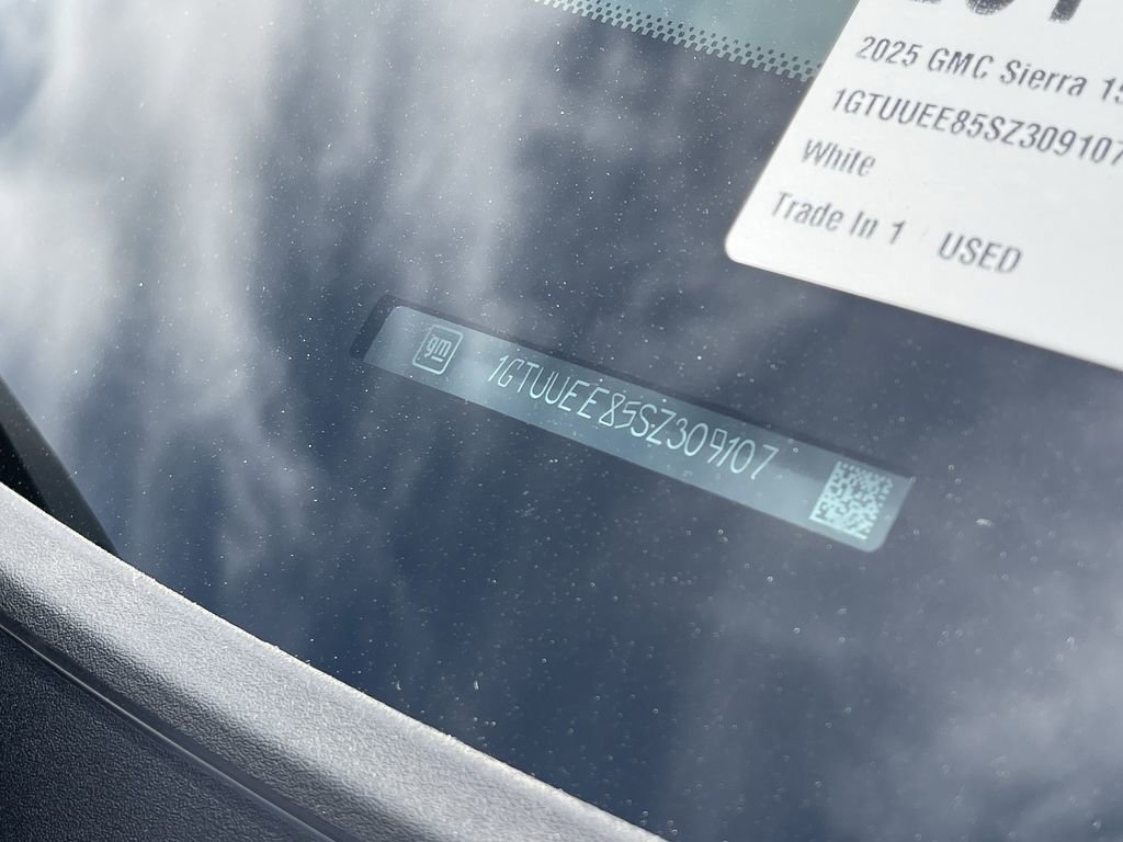 Used 2025 GMC Sierra 1500 AT4 image 34