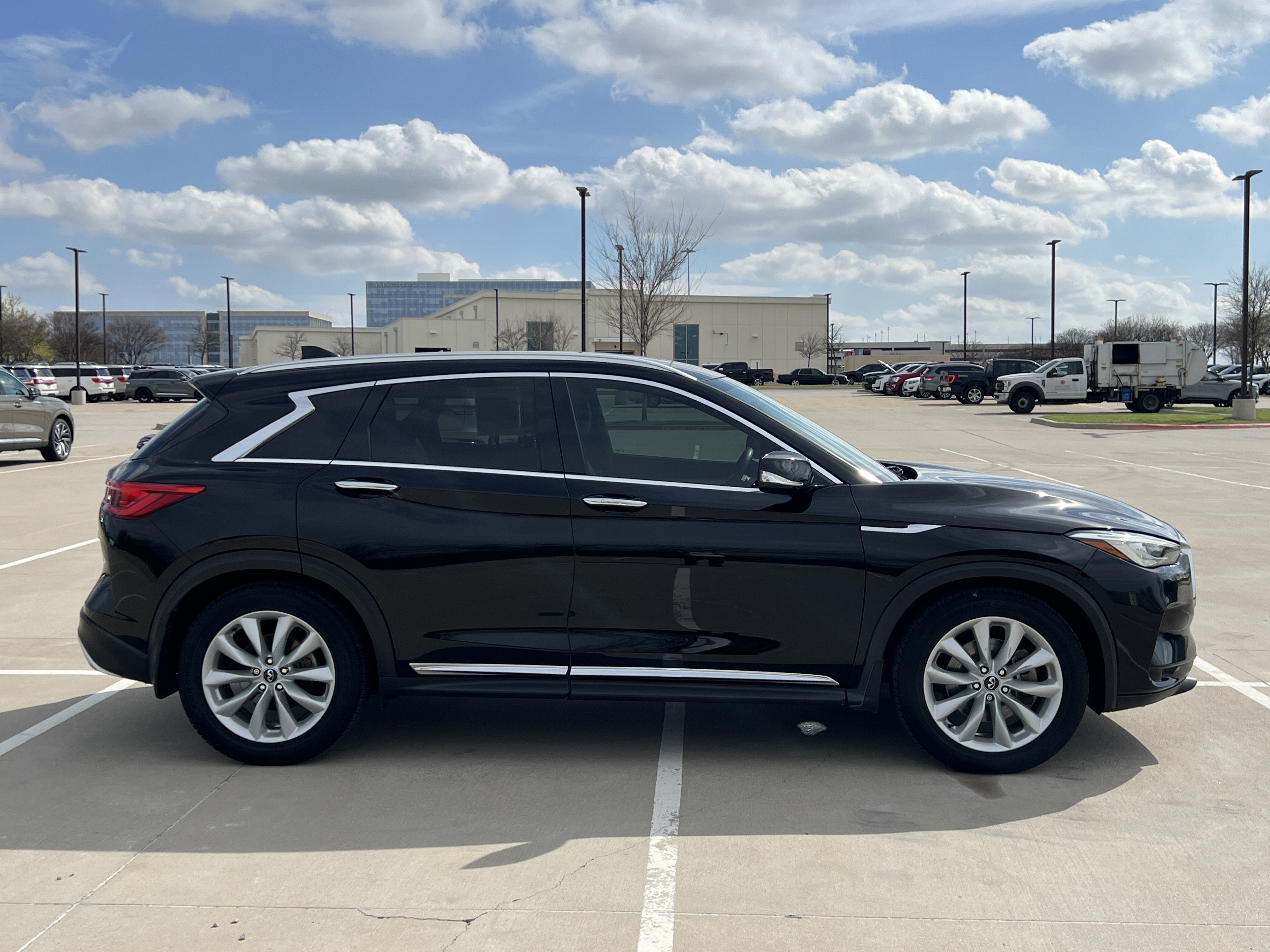 Used 2019 INFINITI QX50 Essential w/ Premium Heat Package image 10