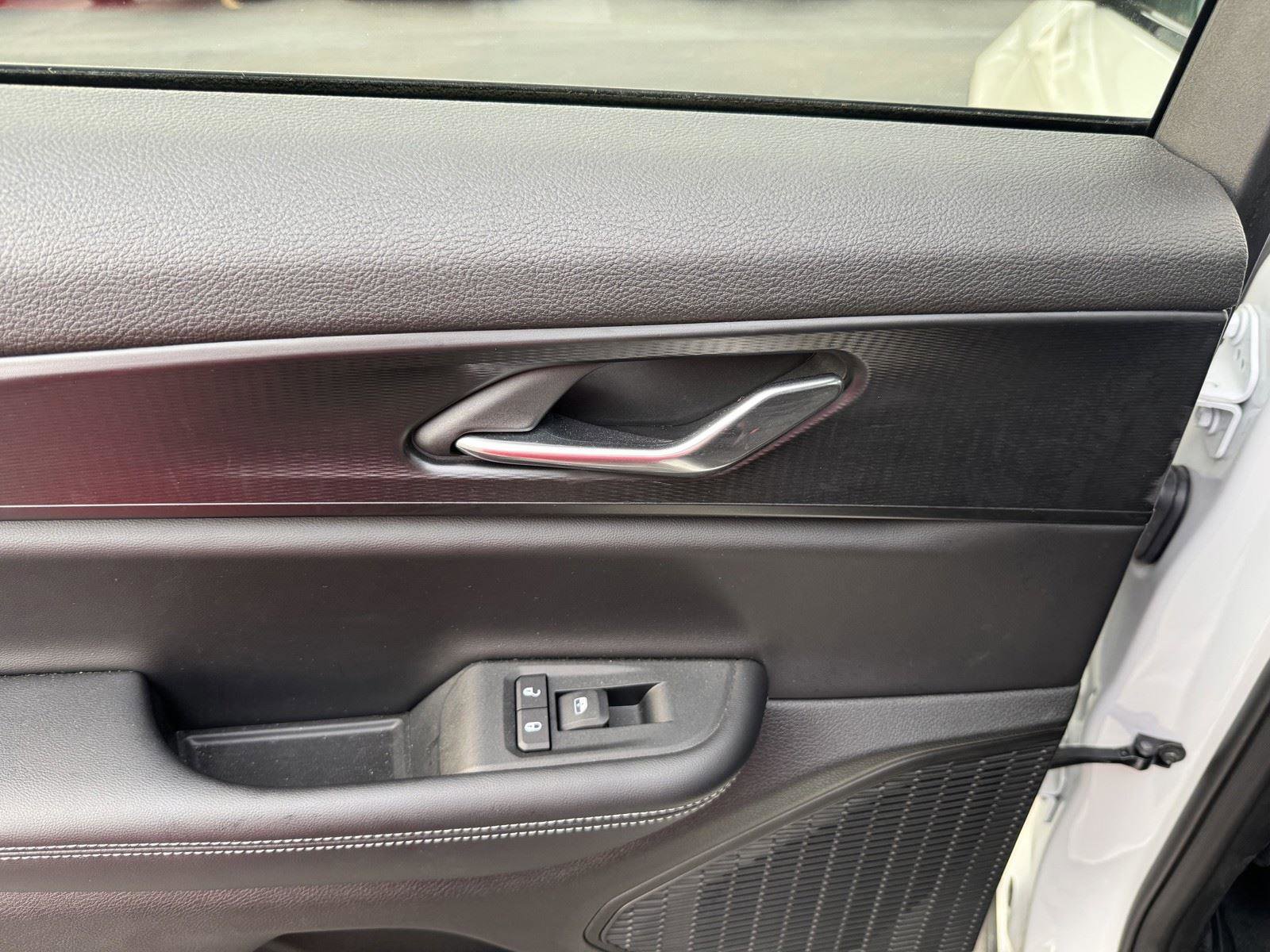 Used 2025 Jeep Grand Cherokee Altitude image 27