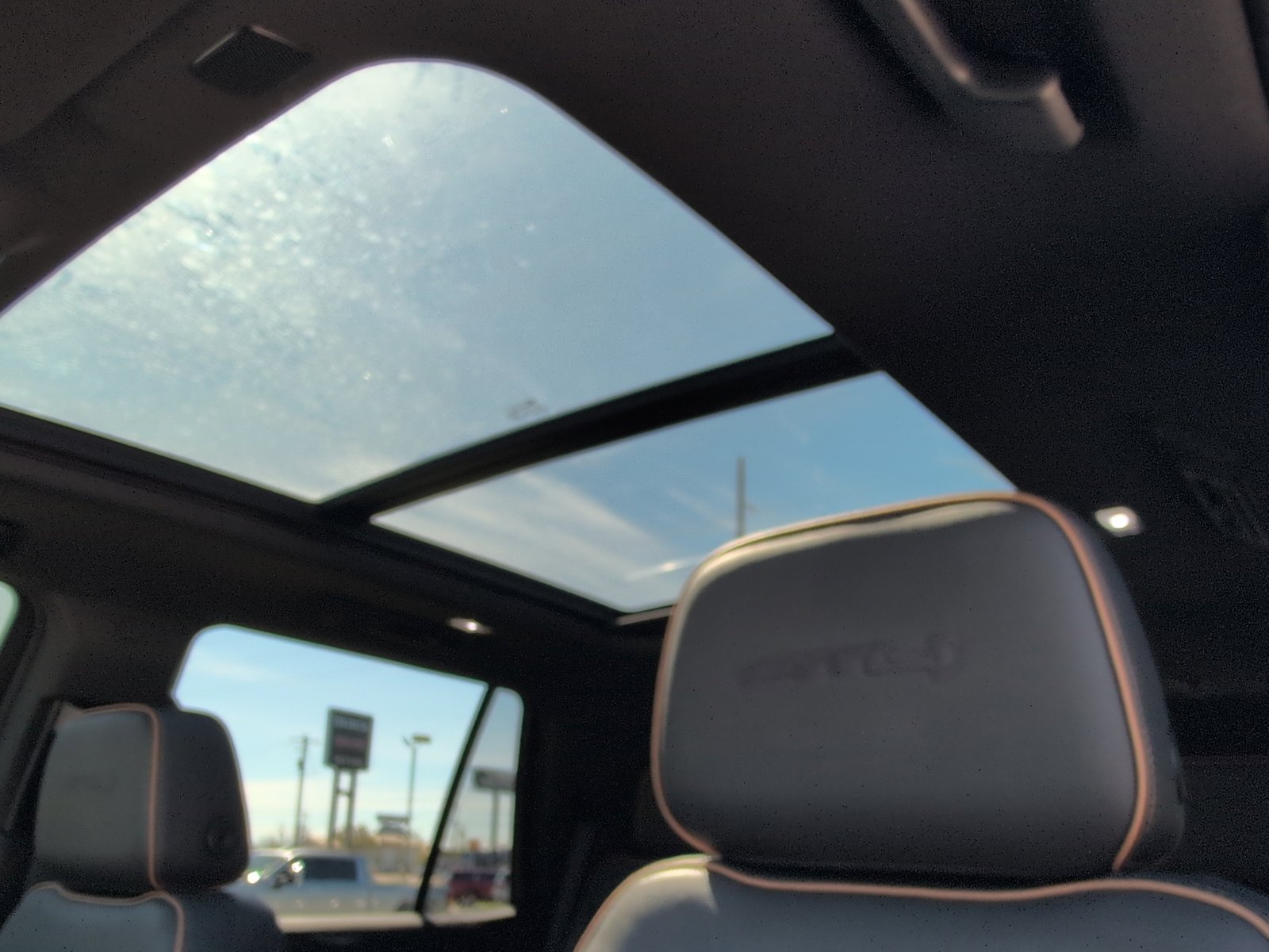 Used 2022 GMC Yukon AT4 image 33