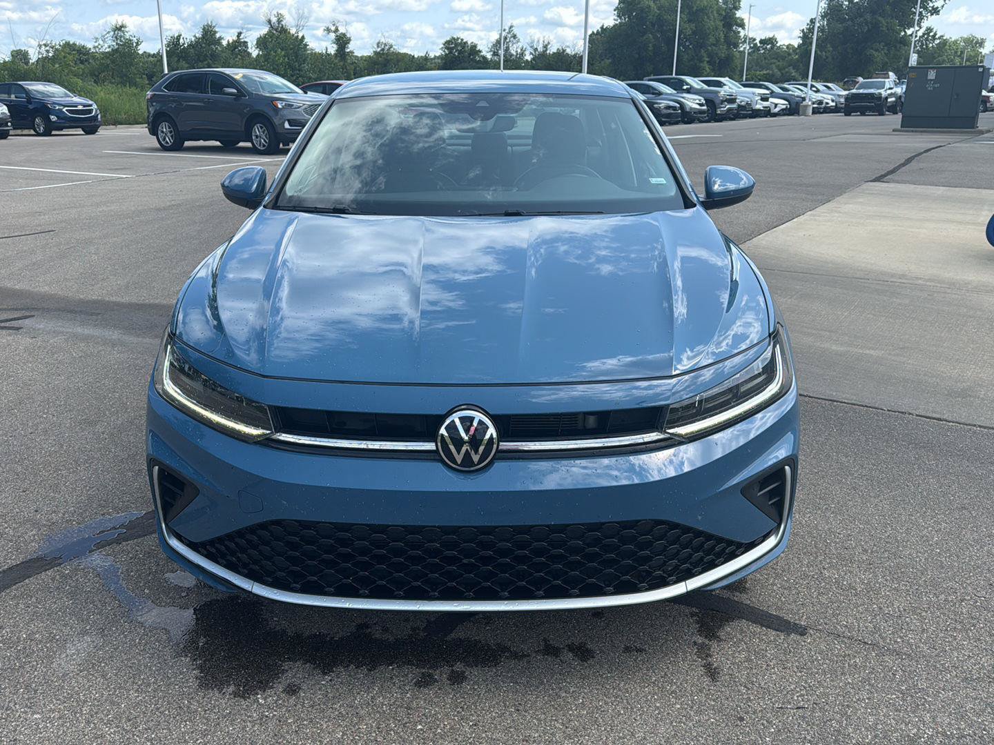 Used 2025 Volkswagen Jetta SE FWD image 8