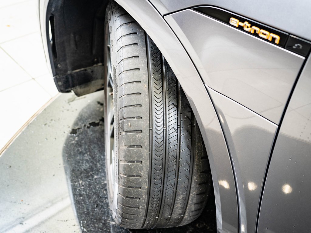 Used 2022 Audi e-tron Premium w/ Convenience Plus Package image 38