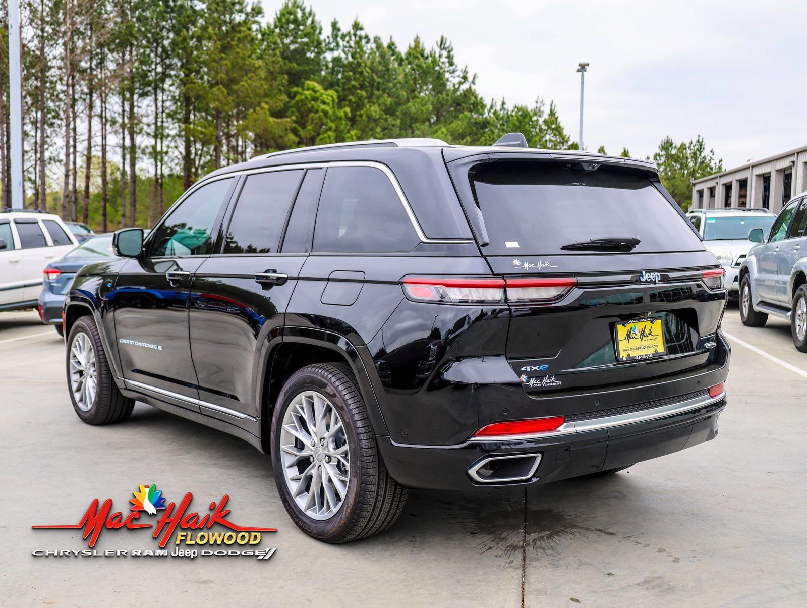 Used 2024 Jeep Grand Cherokee Summit w/ Advanced Protech Group IV image 7