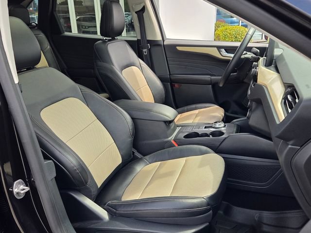 Used 2021 Ford Escape Titanium w/ Titanium Elite Package AWD/4WD image 16