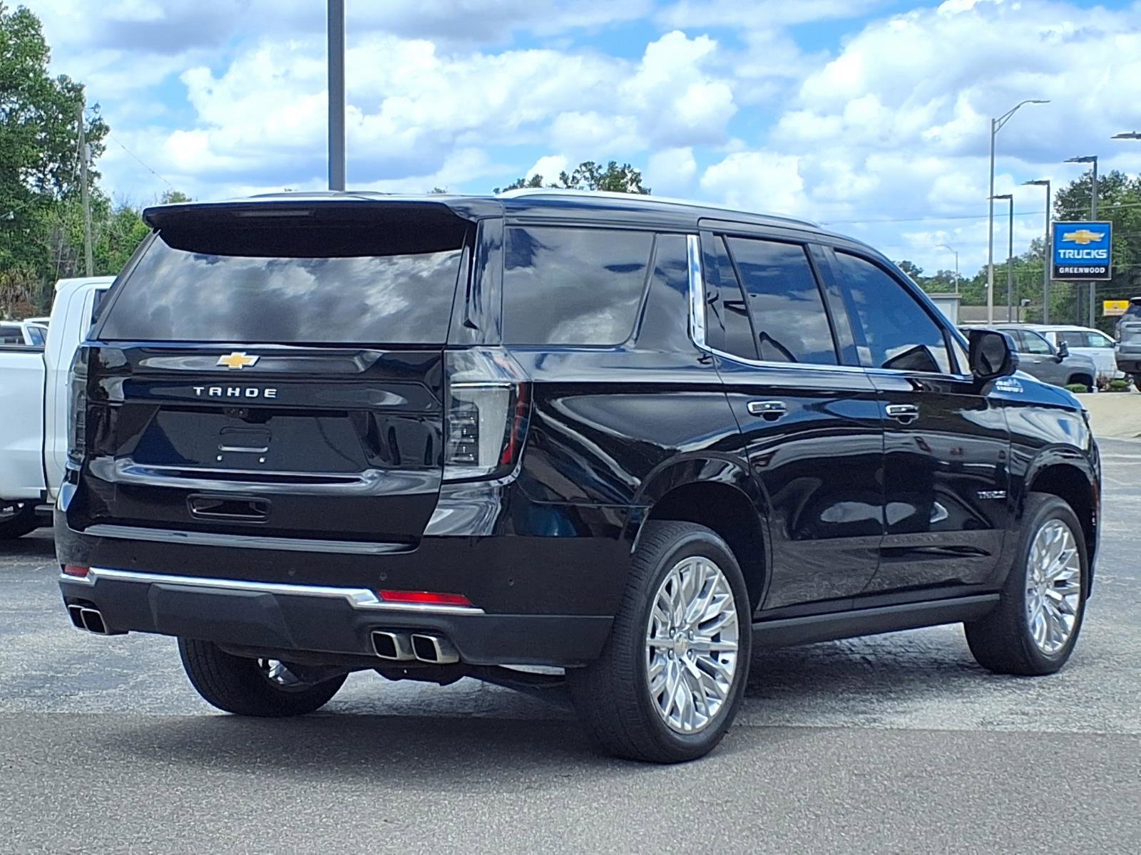 Used 2025 Chevrolet Tahoe High Country AWD/4WD image 4
