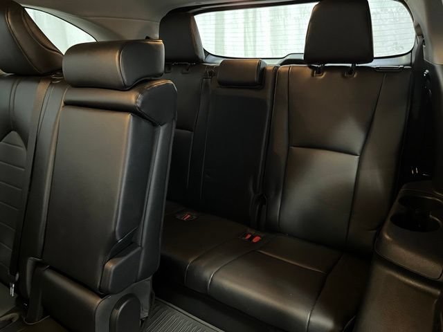 Used 2021 Toyota Highlander XLE AWD/4WD image 11