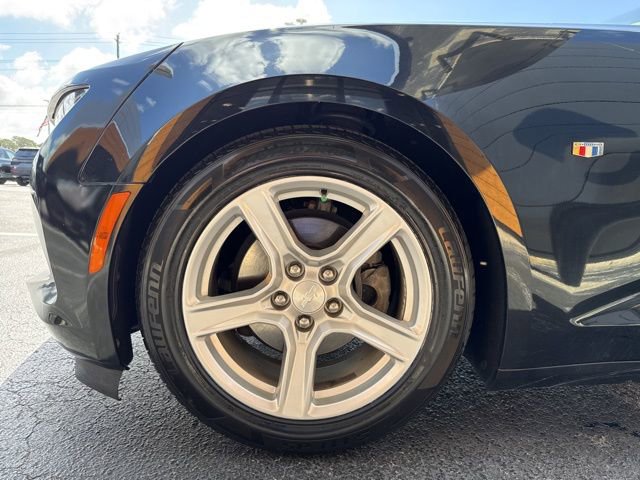 Used 2018 Chevrolet Camaro LT RWD image 5