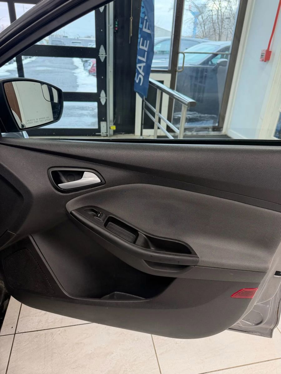 Used 2014 Ford Focus SE w/ SE Winter Package image 14