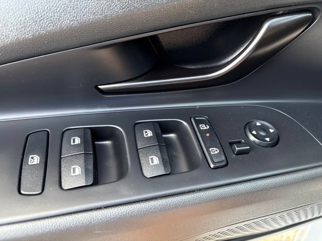 Used 2025 Hyundai Elantra SEL FWD image 12