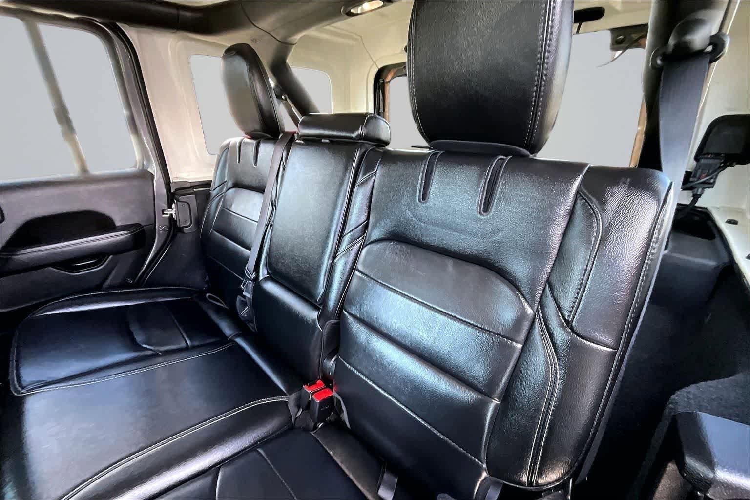 Used 2021 Jeep Wrangler Unlimited Sahara w/ Cold Weather Group AWD/4WD image 13