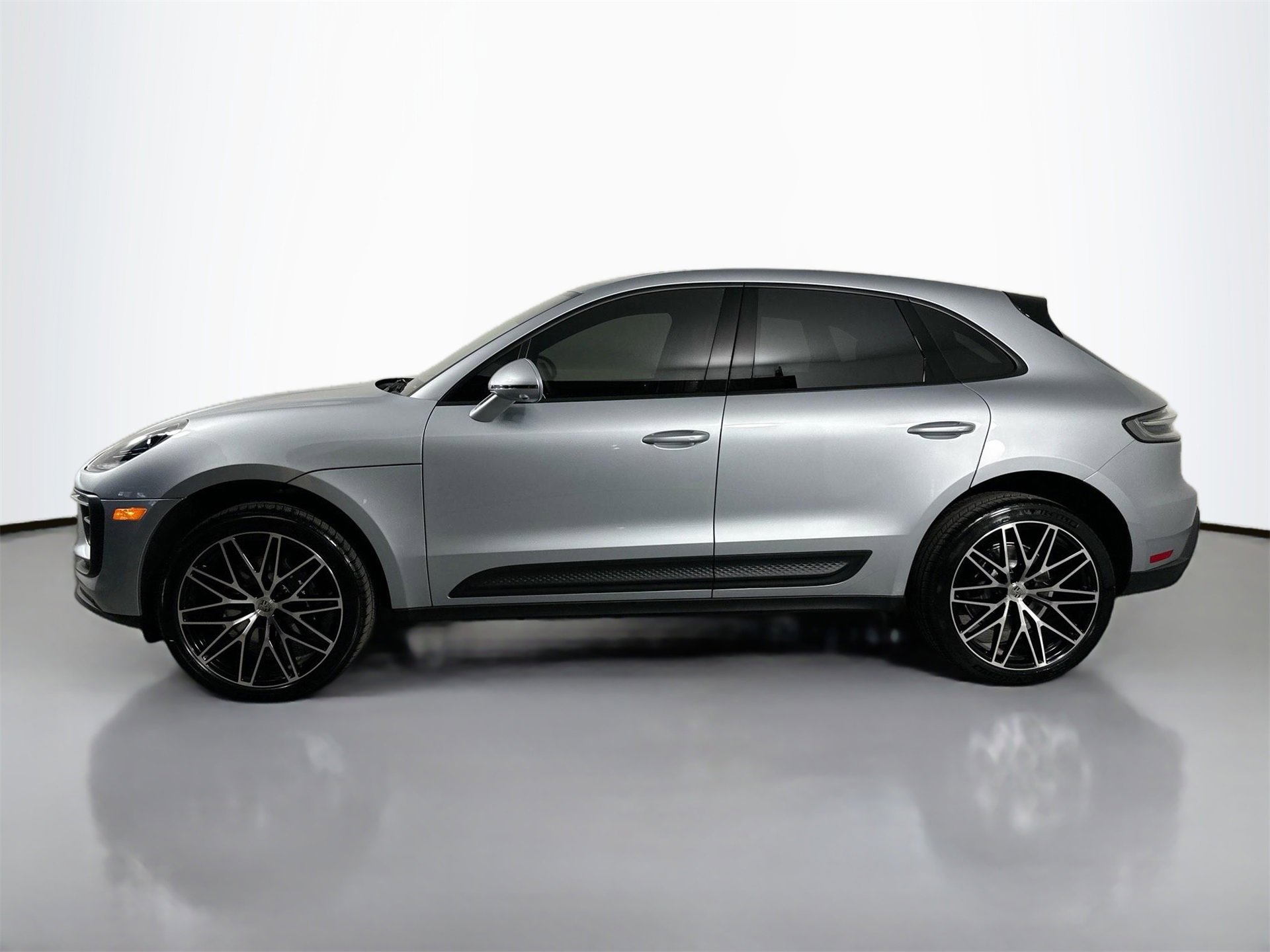 New 2026 Porsche Macan image 2