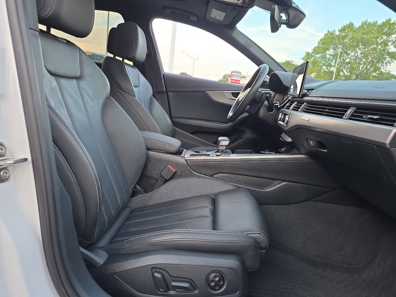 Used 2023 Audi A4 2.0T Premium Plus w/ Premium Plus Package image 32