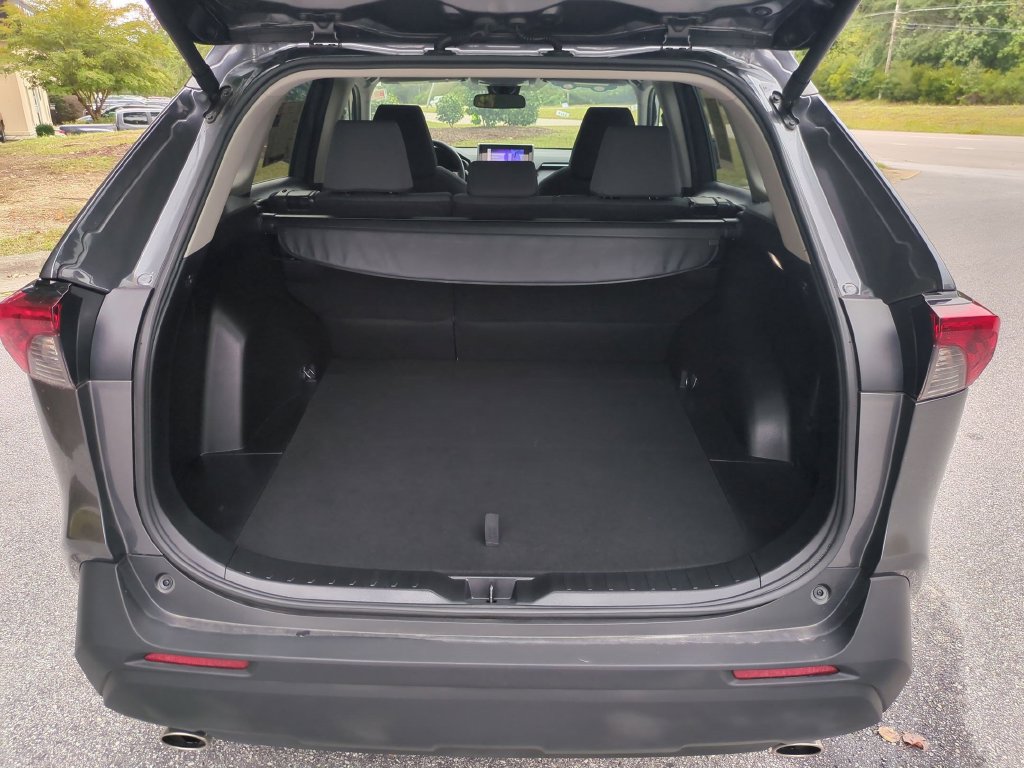 Used 2024 Toyota RAV4 XLE w/ Convenience Package FWD image 34