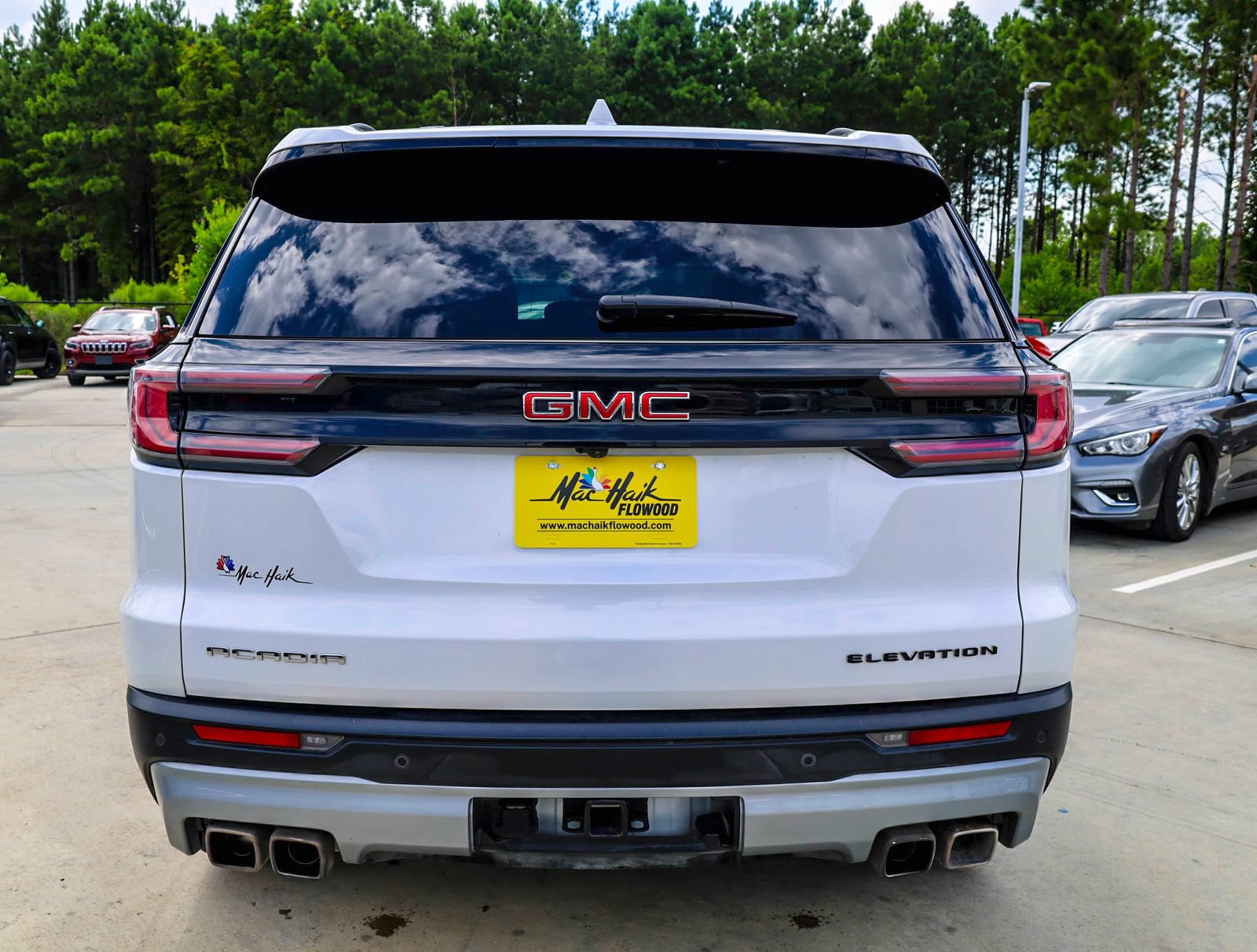 Used 2024 GMC Acadia Elevation w/ Luxury Package FWD image 6