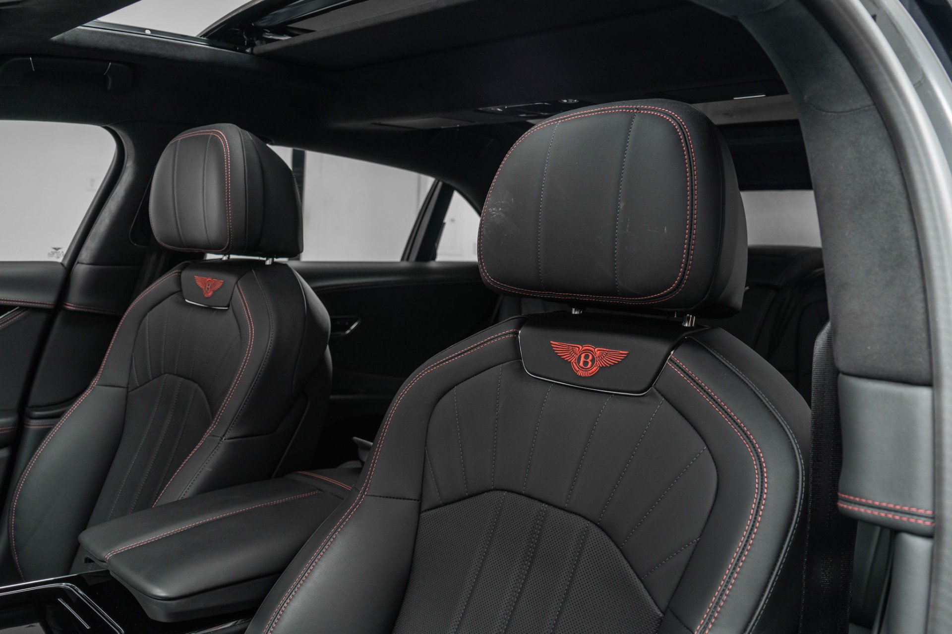 Used 2024 Bentley Flying Spur V8 AWD/4WD image 28