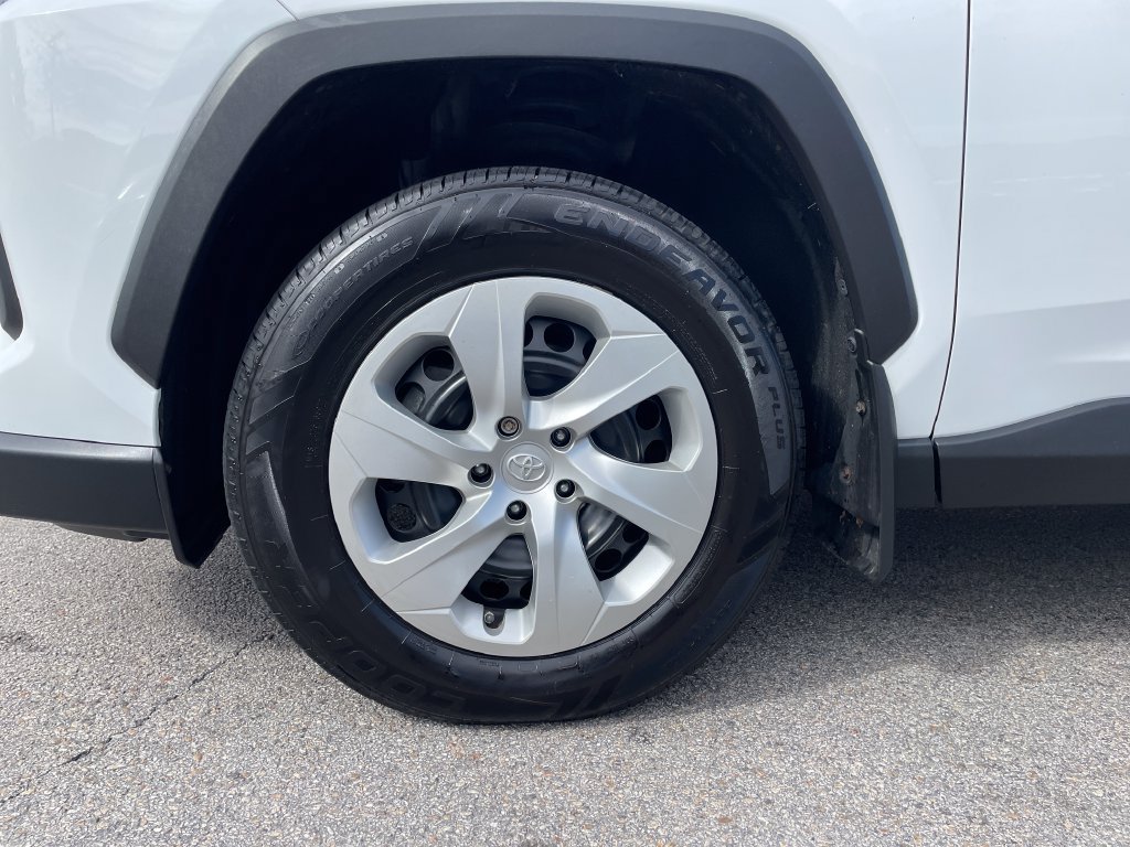 Certified 2023 Toyota RAV4 LE AWD/4WD image 9
