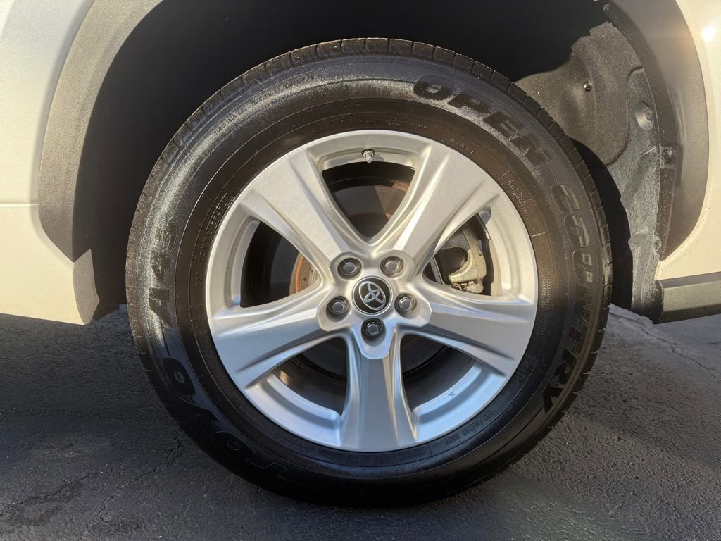 Used 2023 Toyota Highlander LE image 15