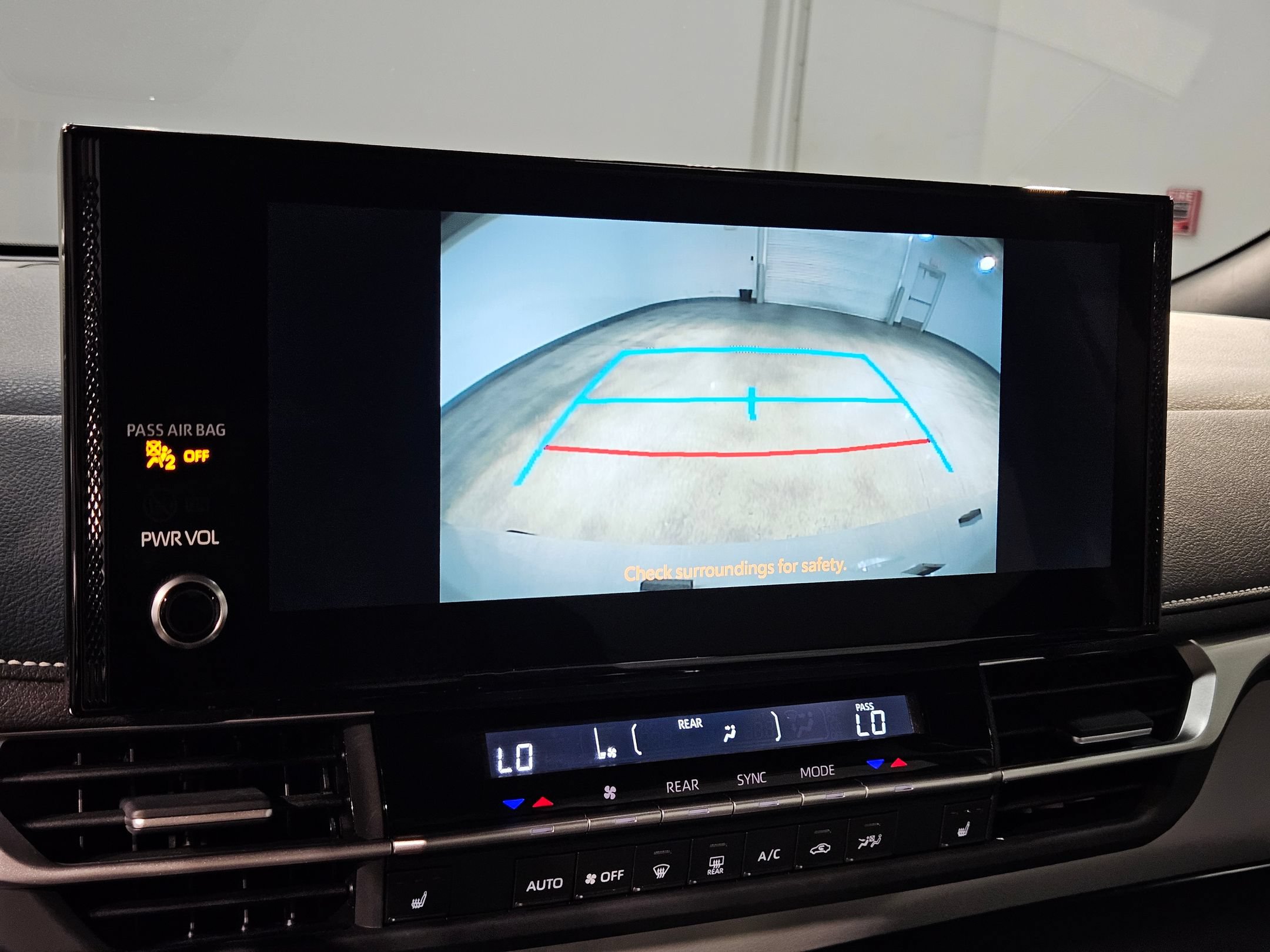 Certified 2025 Toyota Sienna XSE FWD image 31