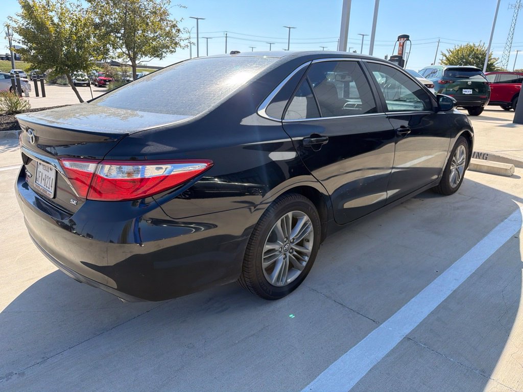 Used 2017 Toyota Camry SE w/ Moonroof Package FWD image 12