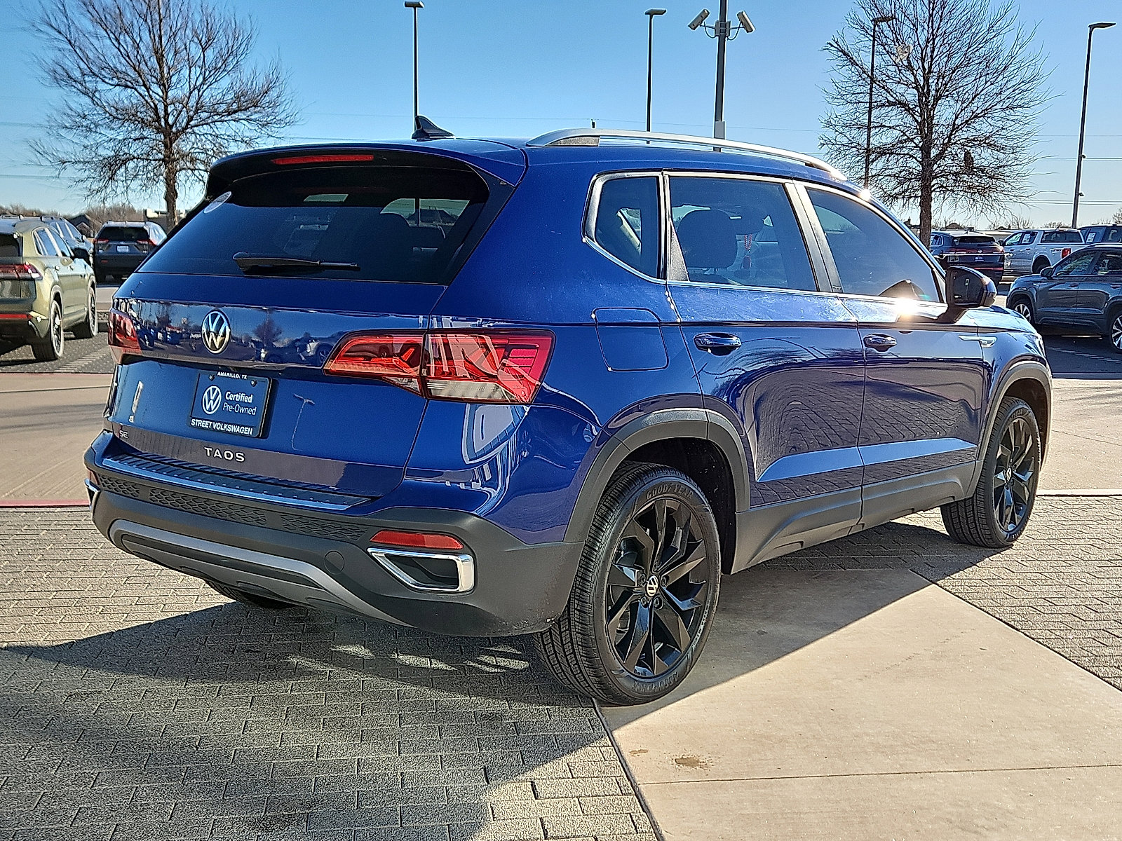 Certified 2023 Volkswagen Taos SE w/ Panoramic Sunroof Package image 3