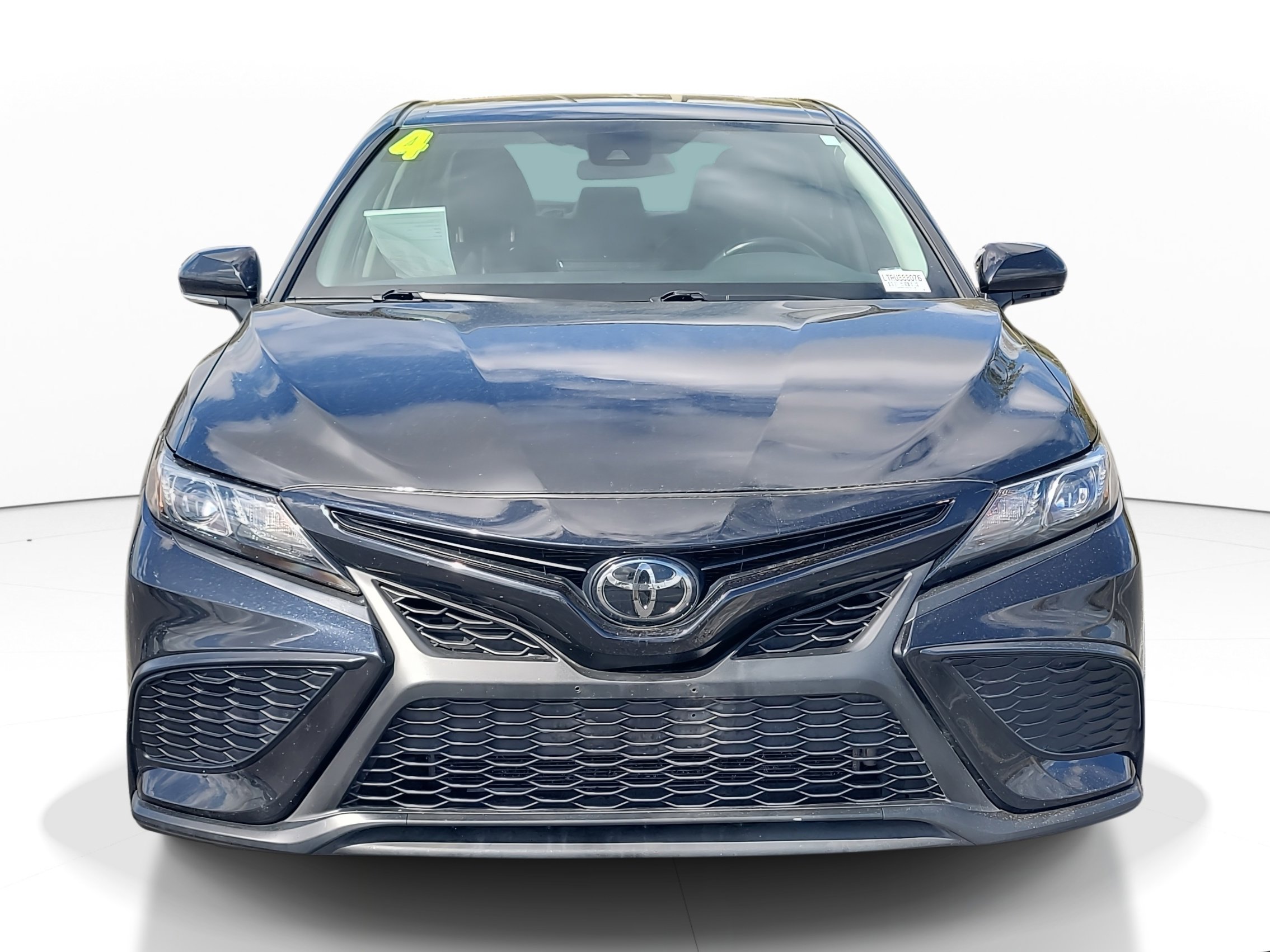 Used 2024 Toyota Camry SE image 2