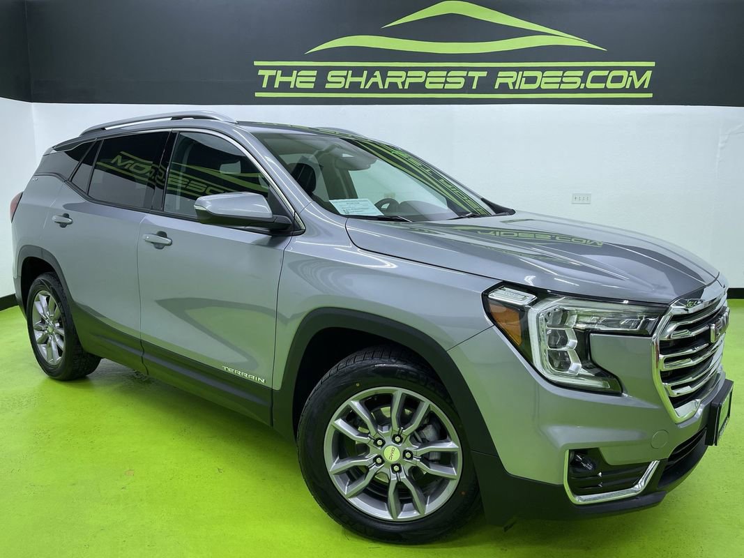 Used 2024 GMC Terrain SLT image 1