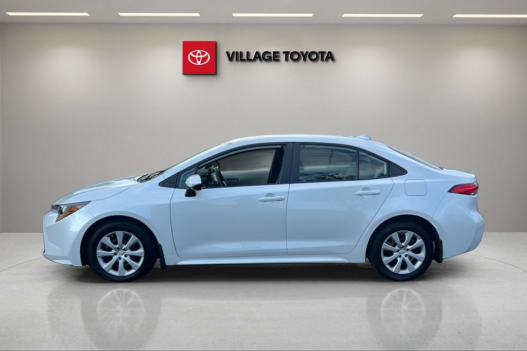 Certified 2025 Toyota Corolla LE FWD image 2