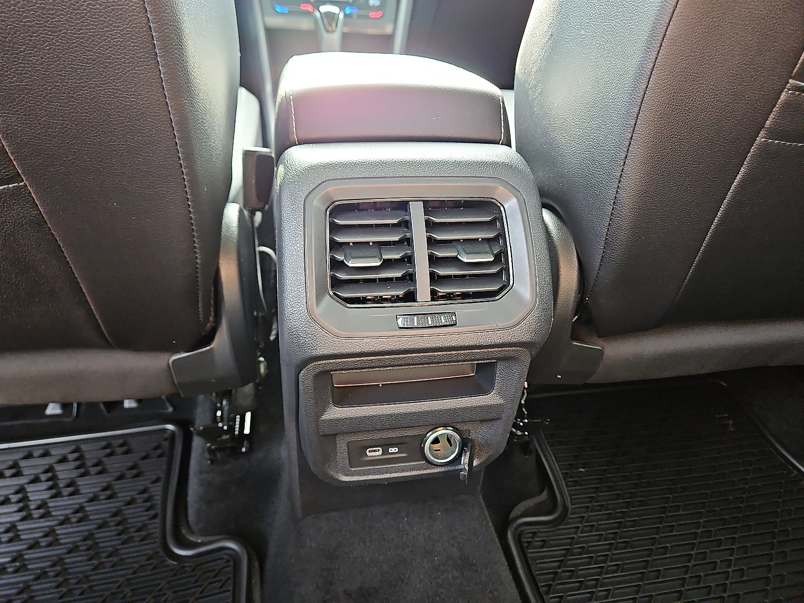 Certified 2023 Volkswagen Tiguan SE w/ Panoramic Sunroof Package image 8