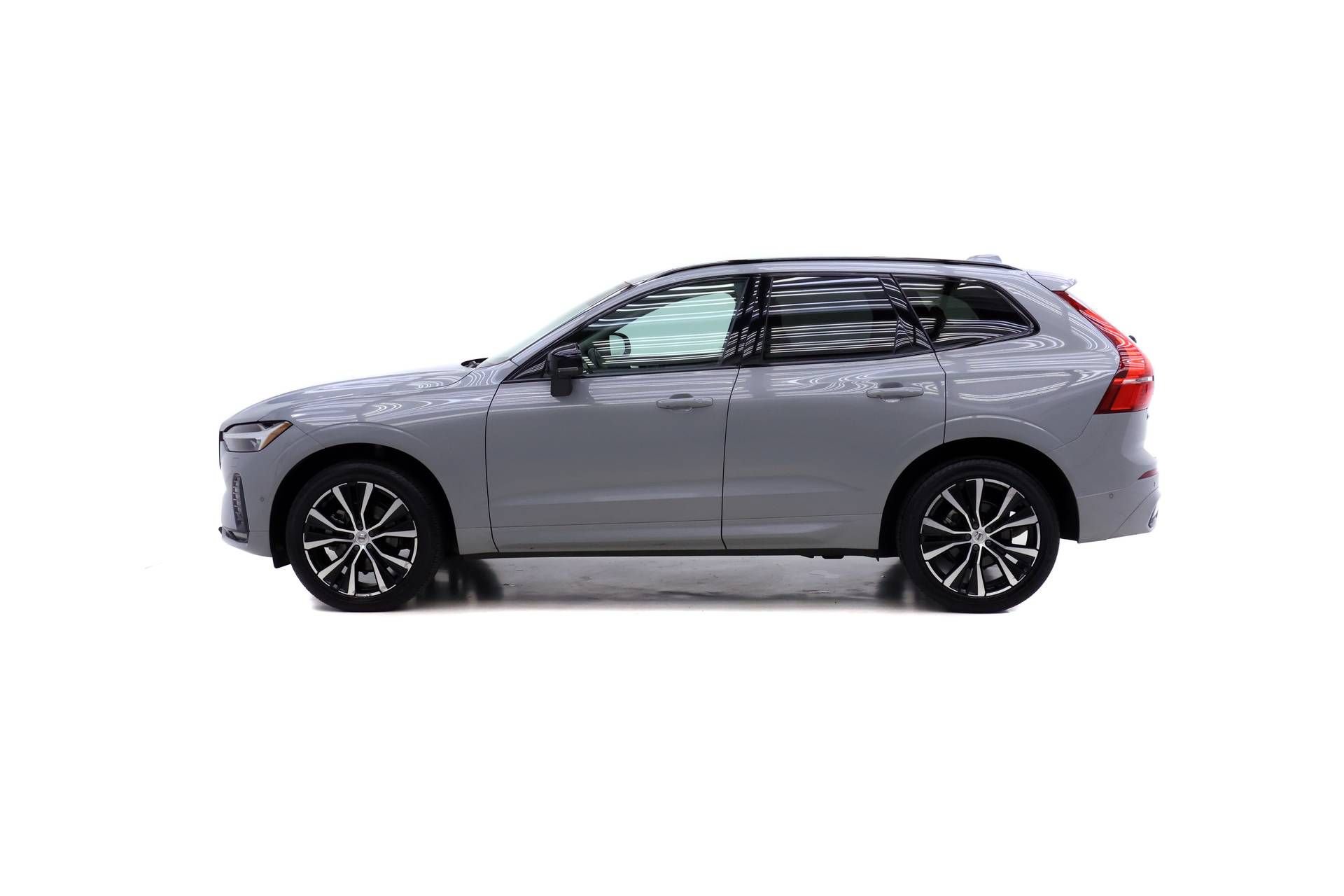 Certified 2024 Volvo XC60 B5 Plus w/ Protection Package Premier AWD/4WD image 3