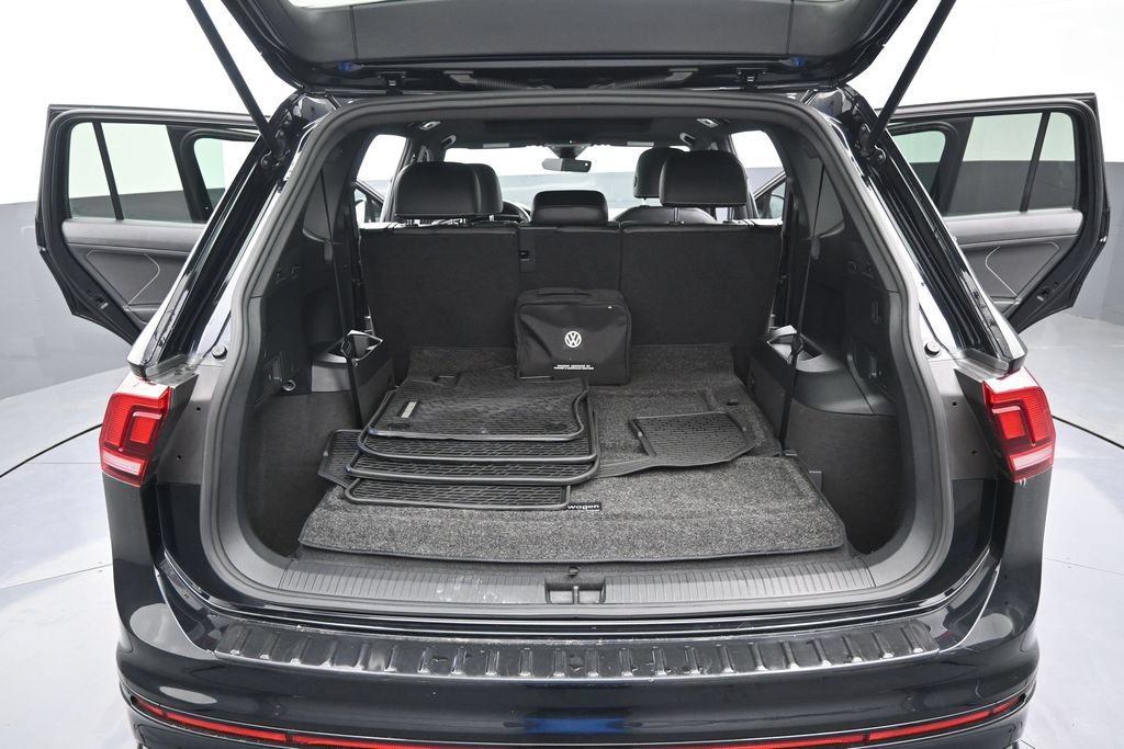 Used 2022 Volkswagen Tiguan SE R-Line FWD image 11