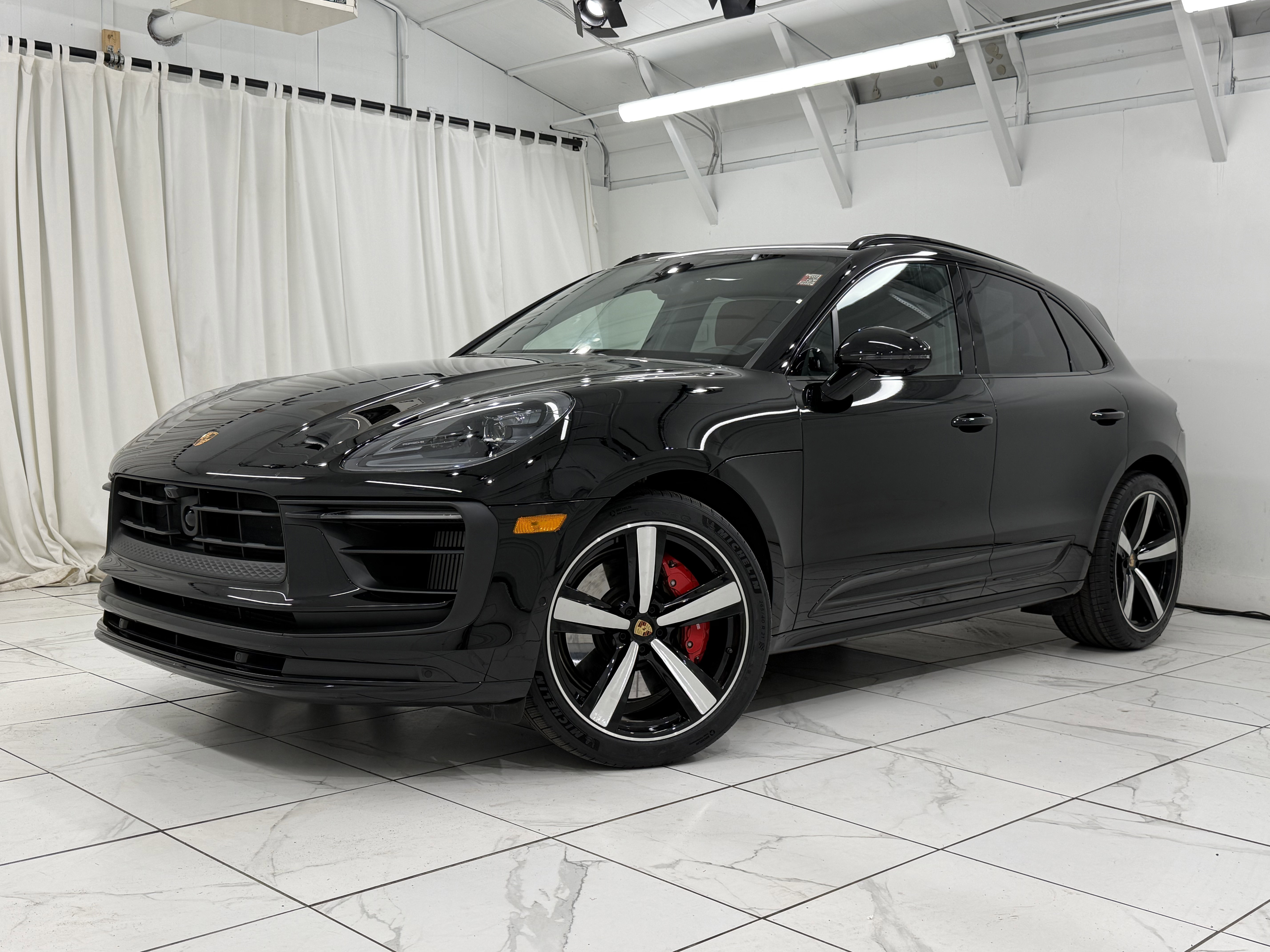 Certified 2024 Porsche Macan GTS image 1