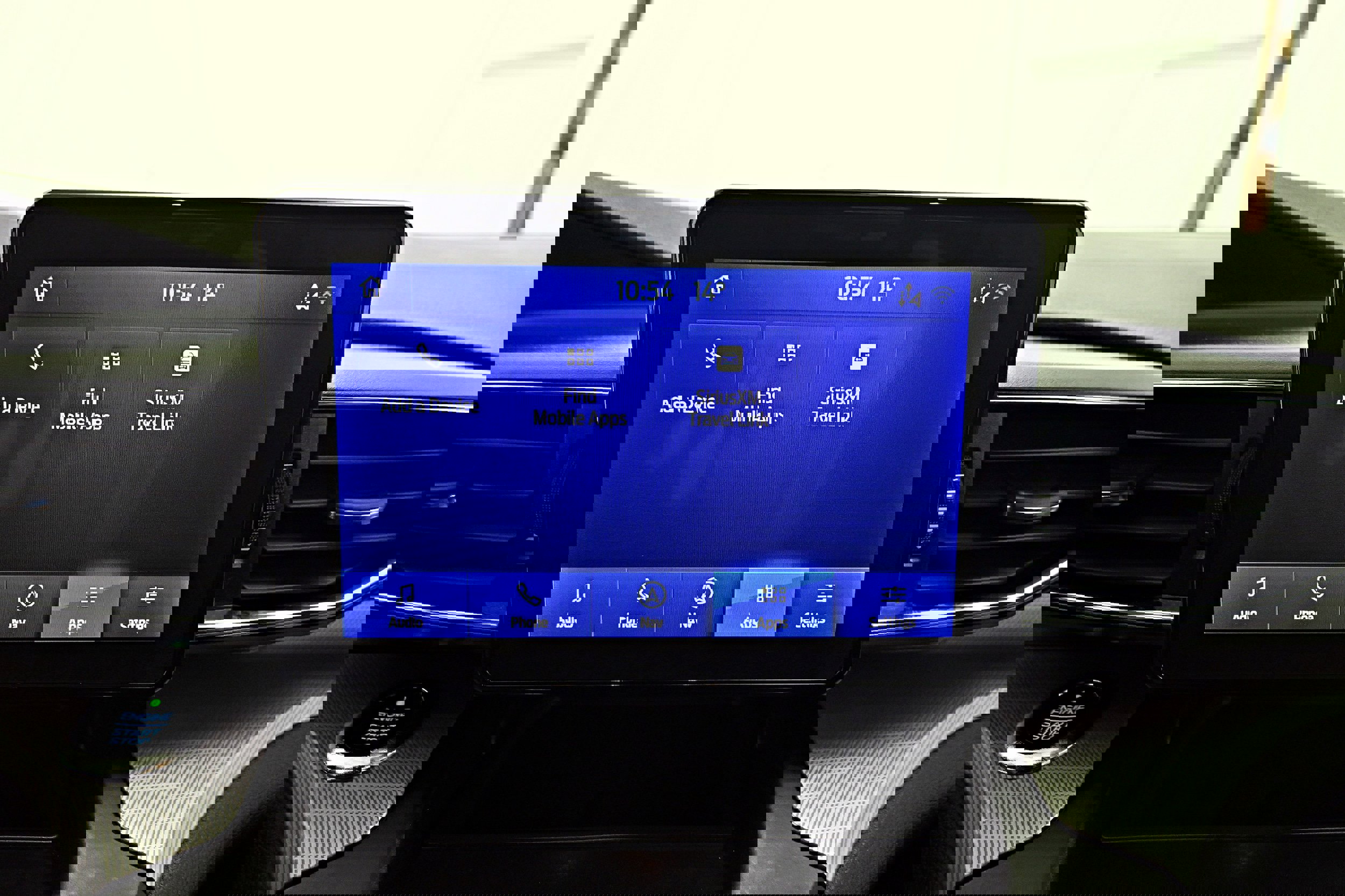 Used 2020 Ford Explorer XLT w/ Equipment Group 202A image 14