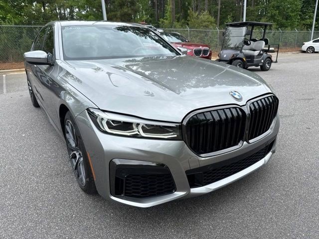 Used 2022 BMW 740i w/ M Sport Package RWD image 3