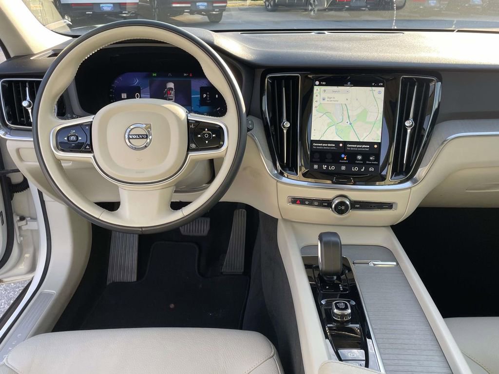 Used 2025 Volvo V60 B5 Cross Country Plus AWD/4WD image 4