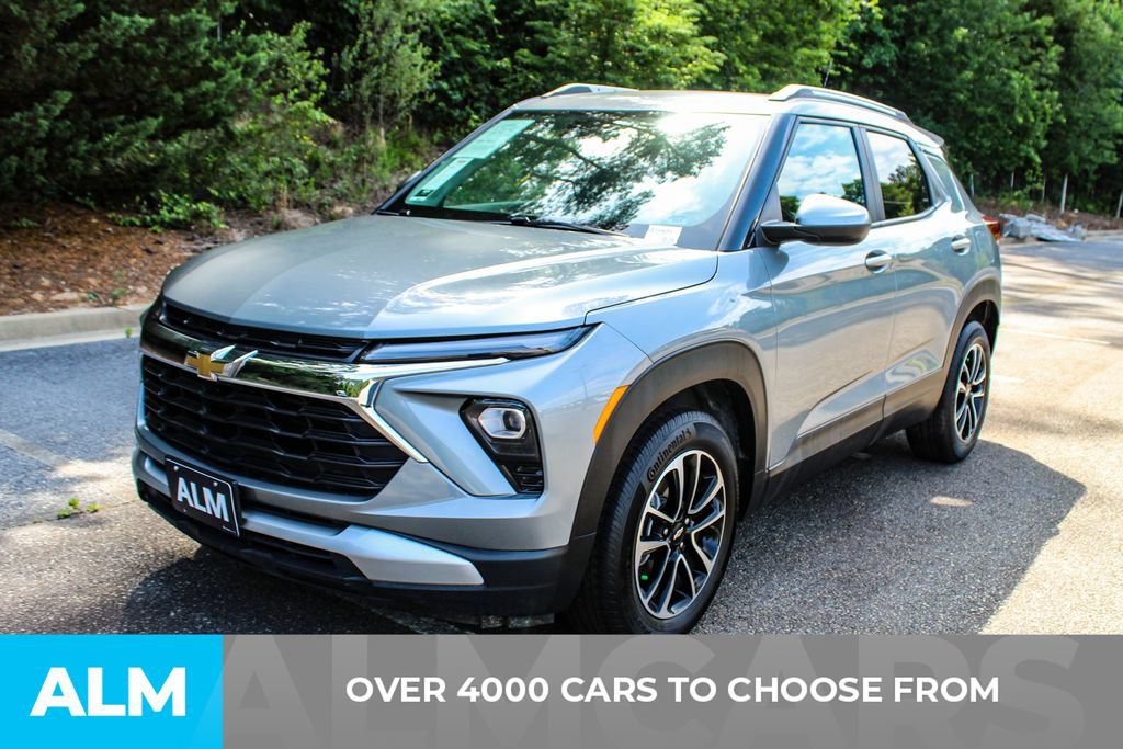 Used 2025 Chevrolet TrailBlazer LT FWD image 2