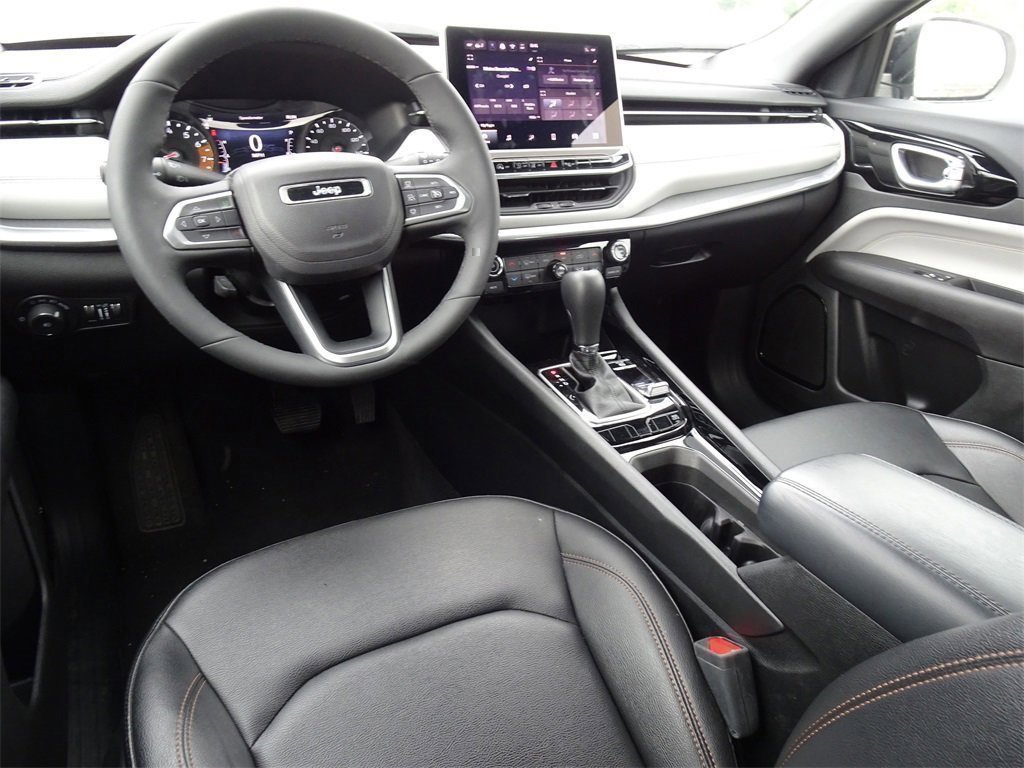 Used 2024 Jeep Compass Limited image 13