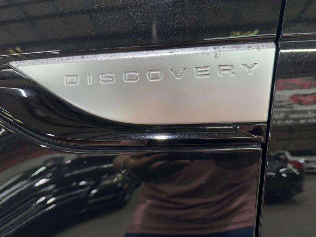 Used 2017 Land Rover Discovery HSE image 12