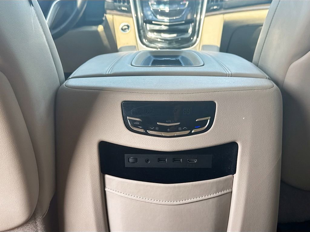 Used 2020 Cadillac Escalade ESV Premium Luxury AWD/4WD image 27