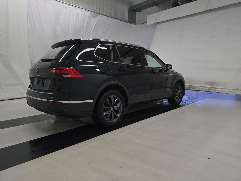 Used 2022 Volkswagen Tiguan SE w/ Panoramic Sunroof Package image 4