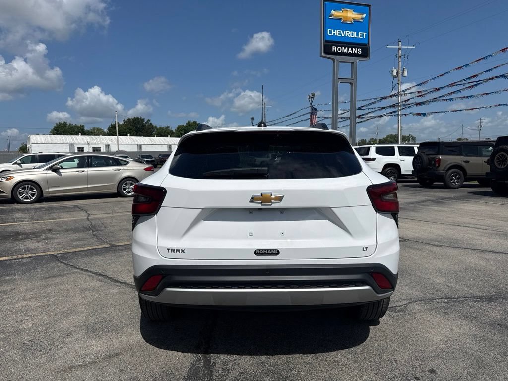 New 2026 Chevrolet Trax LT w/ Driver Confidence Package FWD image 5