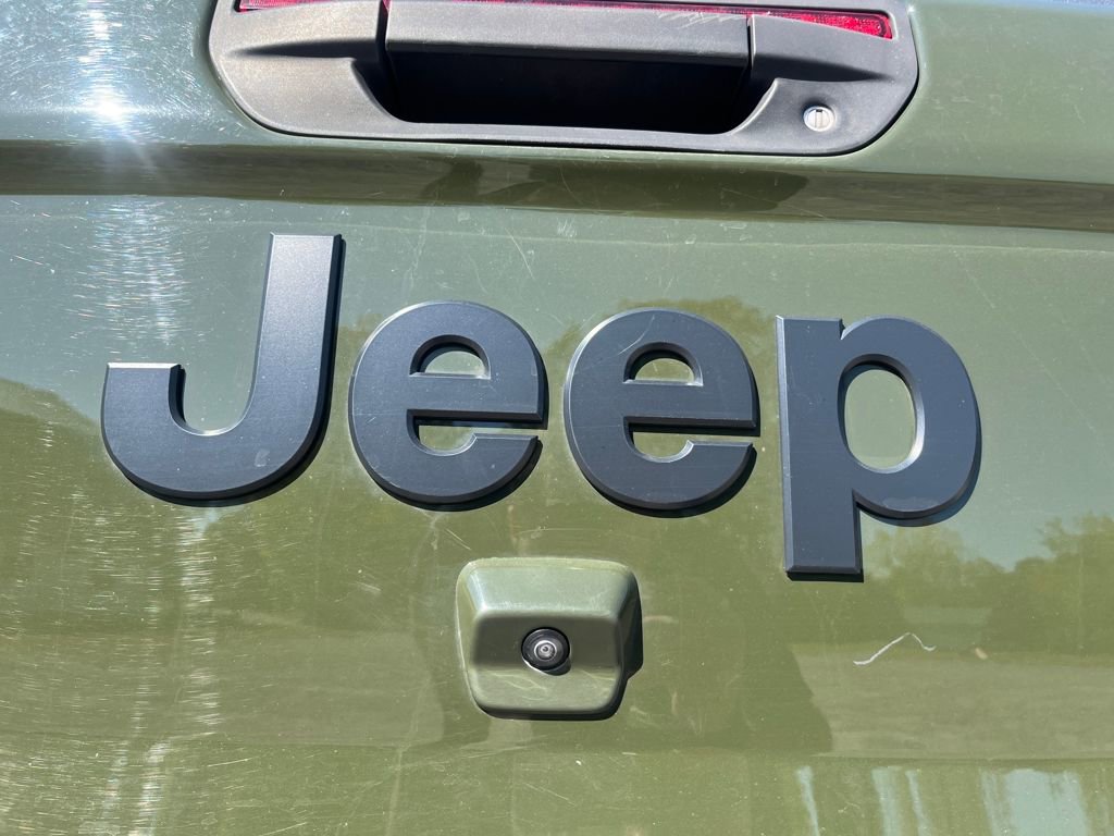 Used 2022 Jeep Gladiator Sport image 8