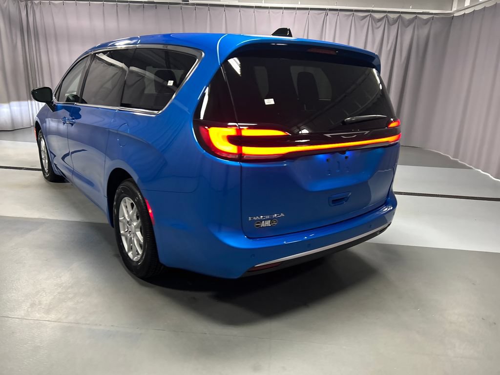 New 2027 Chrysler Pacifica Select w/ Family Tech Group FWD image 5